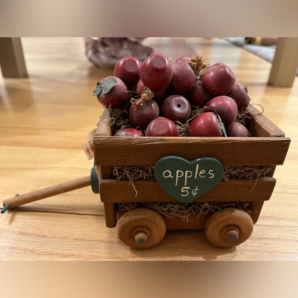 Vintage wooden wagon with apples